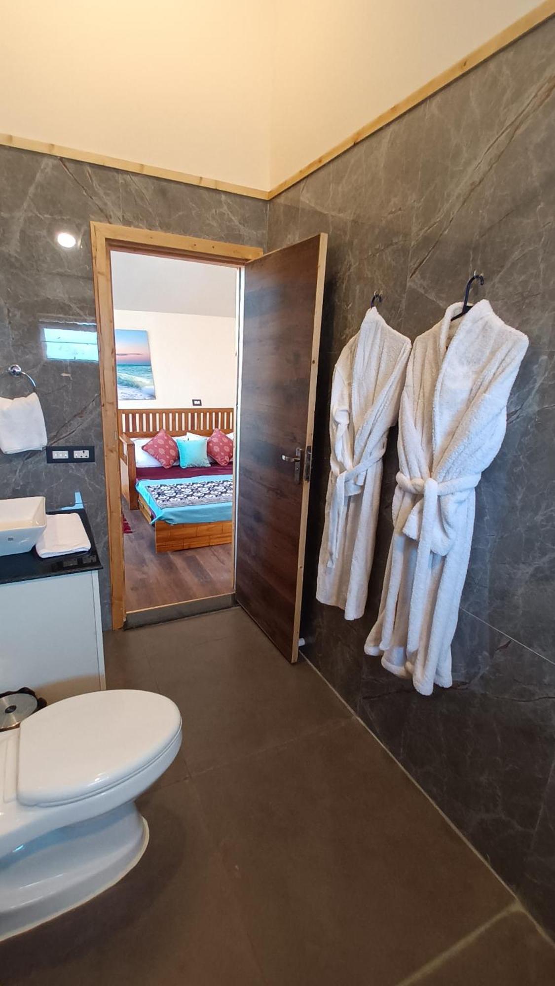 Chan Beach Resort Bahur Buitenkant foto